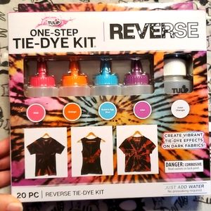 One-step tie-dye kit ; reverse w/2 black t-shirts